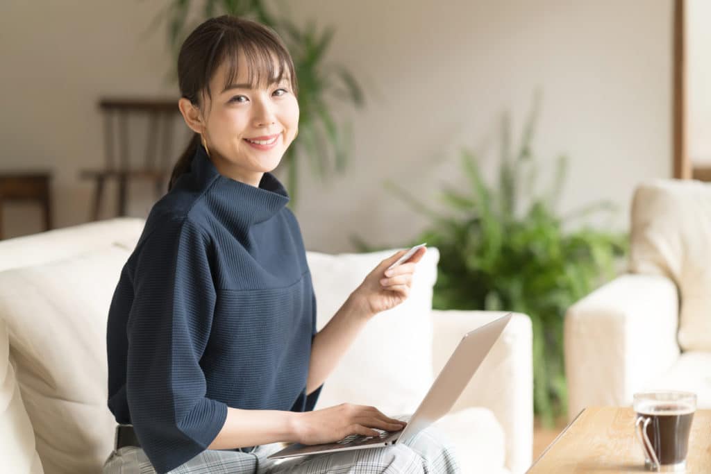 ネットショッピング・若い女性