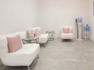 エミナルクリニック 神戸院(旧:神戸御幸通院) 院内の様子 待合室