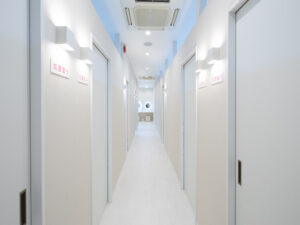 エミナルクリニック 那覇院 院内の様子 廊下