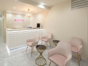 エミナルクリニック 新宿西口院 院内の様子 受付