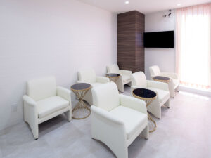 エミナルクリニック 立川院 院内の様子 待合室