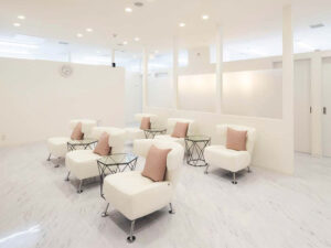 エミナルクリニック 梅田院 院内の様子 待合室