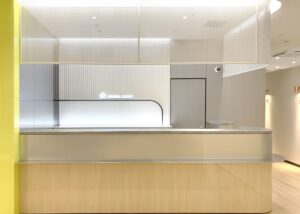 レジーナクリニック 大阪梅田院 院内の様子 受付
